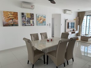 Dining - Teega Residence,20+floor, sea&pool view, near HelloKityland, Legoland,Gleneagle (Nusajaya)