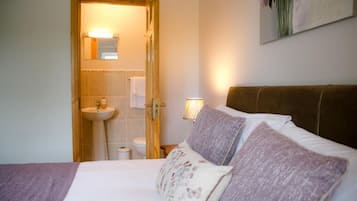 Laptop workspace, iron/ironing board, free WiFi, bed sheets