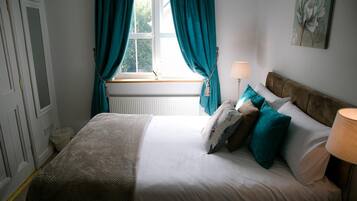 Laptop workspace, iron/ironing board, free WiFi, bed sheets