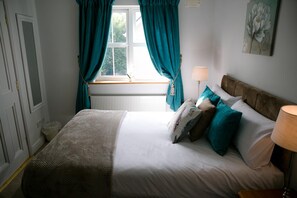 Laptop workspace, iron/ironing board, free WiFi, bed sheets - Farmleigh Guesthouse Donegal Town (Donegal)