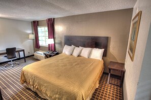 经典单人房, 1 张特大床, 无烟房 | 办公桌、熨斗/熨板、免费 WiFi、床单