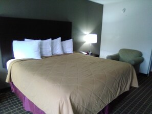 Desk, iron/ironing board, free WiFi, bed sheets - Ameriview Inn and Suites (Helen)