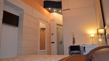 Doppia Deluxe | Una scrivania, insonorizzazione, Wi-Fi gratuito, lenzuola