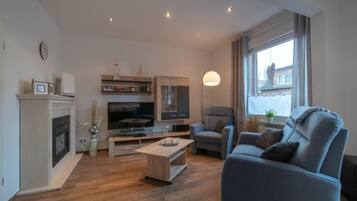 House, 3 Bedrooms | Living area | Flat-screen TV, fireplace, DVD player