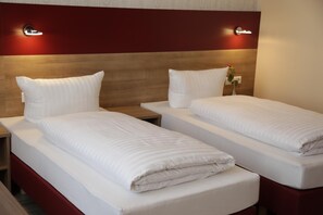 Desk, soundproofing, free WiFi - Alexander Business Hotel (Hannover)