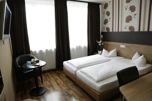 Desk, soundproofing, free WiFi - Alexander Business Hotel (Hannover)