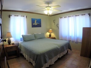 Villa, 1 très grand lit et 1 canapé-lit, vue sur l’océan (2nd Floor Beachfront) | Accès au Wi-Fi (inclus), literie fournie