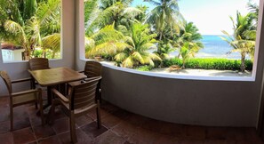 Villa, 1 letto king con divano letto, vista oceano (2nd Floor Beachfront) | Vista mare