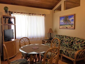 Villa, 2 camere da letto, vista piscina (2nd Floor) | Area soggiorno | TV a schermo piatto