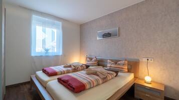 Apartment, 2 Bedrooms | 2 bedrooms, free cots/infant beds, free WiFi, bed sheets