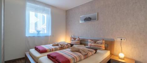 Apartamento, 2 habitaciones | 2 dormitorios, cunas gratuitas, wifi gratis y ropa de cama
