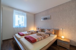 Apartment, 2 Bedrooms | 2 bedrooms, free cribs/infant beds, free WiFi, bed sheets - Strandhus Alfonso (Borkum)