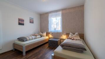 Apartment, 2 Bedrooms | 2 bedrooms, free cots/infant beds, free WiFi, bed sheets