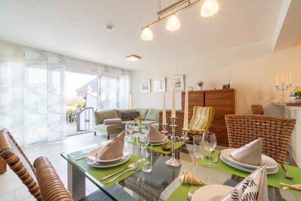 Apartment, 2 Bedrooms | In-room dining - Strandhus Alfonso (Borkum)