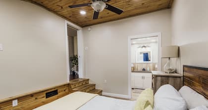 Spacious & Updated! Marquette Township Home - HotTub - Backyard - Garage