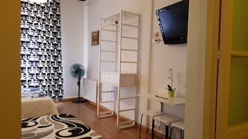 Quadruple Room | Iron/ironing board, free WiFi, bed sheets
