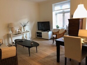 Flat-screen TV - Aalborg City apartments (Aalborg)