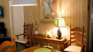 Condo, 3 habitaciones | Área de sala de estar