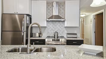 Exclusive Condo | 3 bedrooms, individually furnished, soundproofing, free WiFi