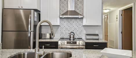 Exclusive Condo | 3 bedrooms, individually furnished, soundproofing, free WiFi