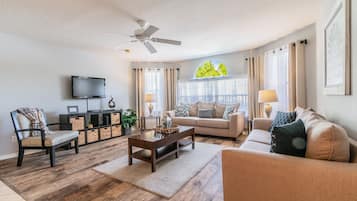 Exclusive Condo | Living area | Flat-screen TV