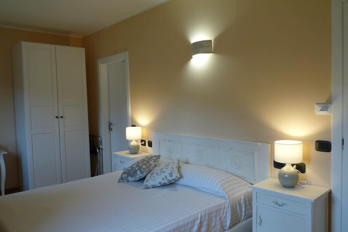 Camera doppia, 1 letto queen (Corniglia) | Minibar (con alcuni snack e alcune bevande gratis)