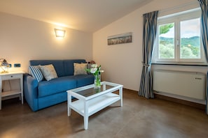 Familienzimmer (Manarola) | Minibar (mit einigen kostenlosen Artikeln), Zimmersafe