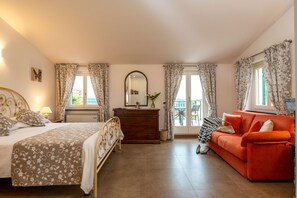 Artículos del minibar gratis y caja de seguridad en la habitación 