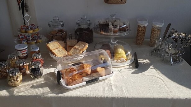 A breakfast buffet with various food items and condiments. - Il Fiore di Loto (San Felice Circeo)