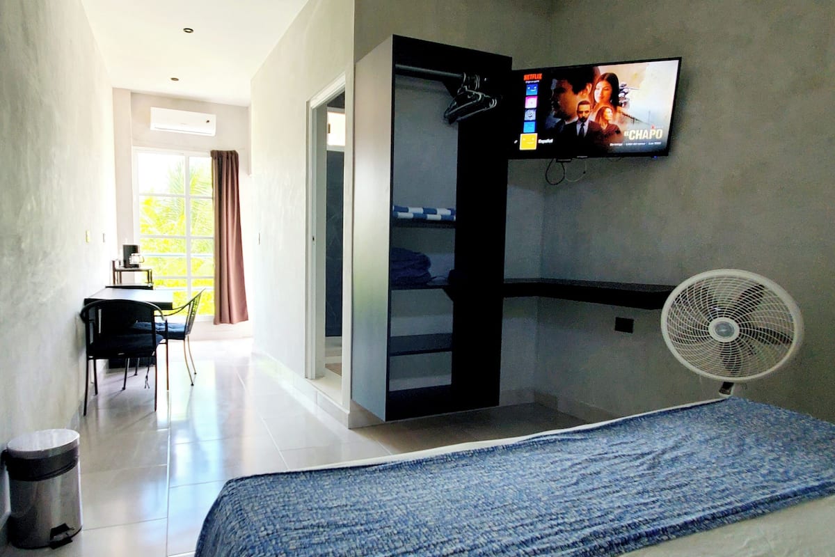 Design Room, 1 Katil Raja (King), Refrigerator & Microwave, Garden View | 1 bilik tidur, peralatan tempat tidur hipoalergenik, bar mini