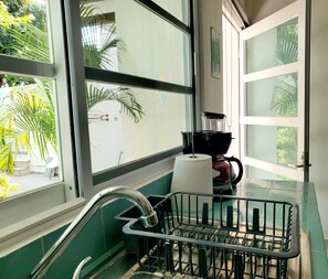 Executive Studio, 1 King Bed, Kitchen, Ground Floor | Private kitchen