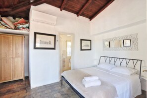 3 chambres, fer et planche à repasser, Wi-Fi, draps fournis