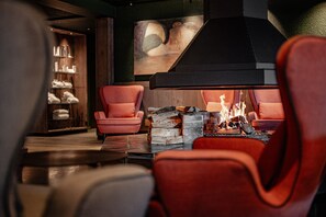 Coin salon dans le hall