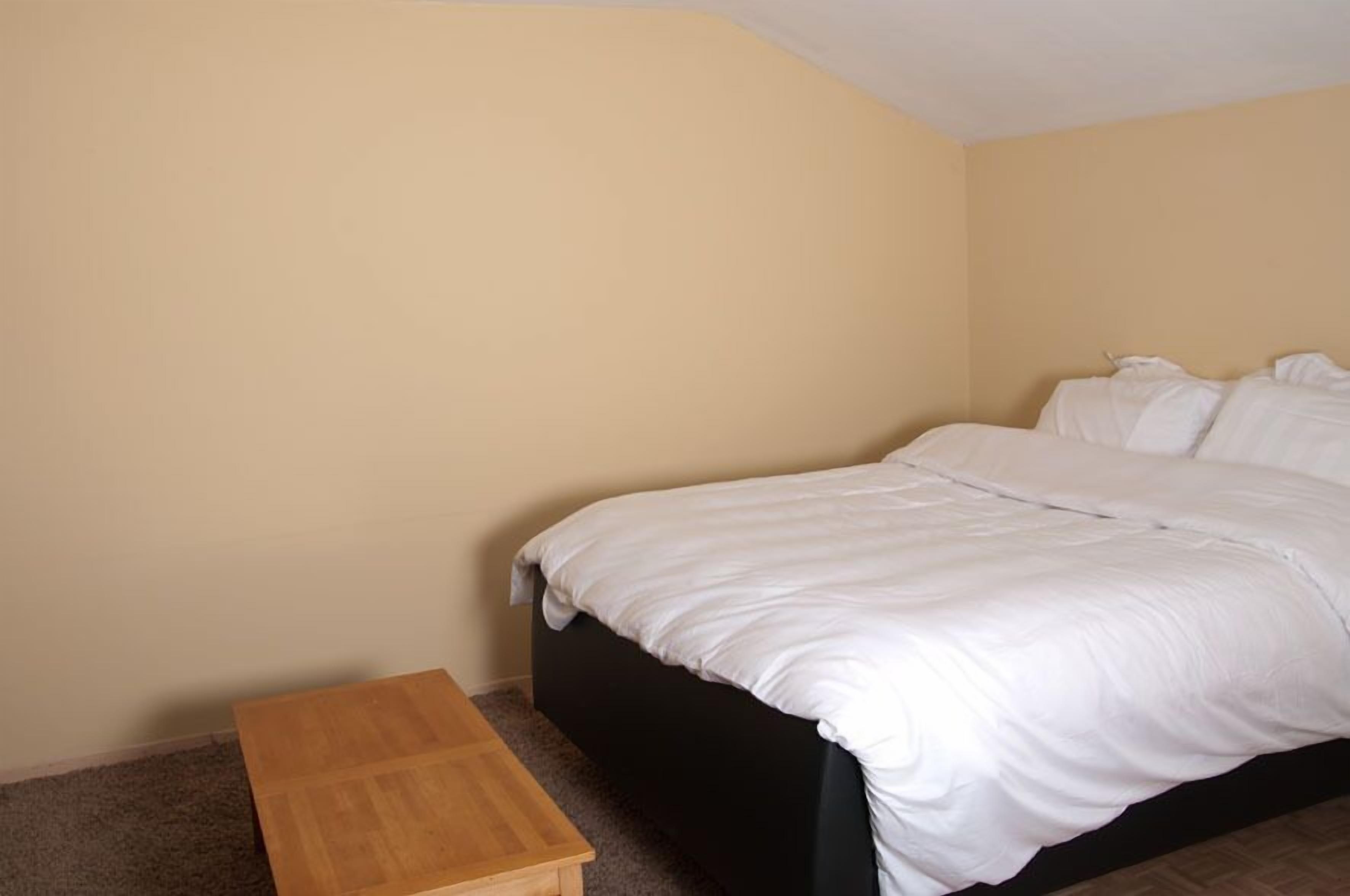 基础客房 | 免费 WiFi、床单