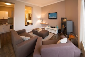 Apartment, 1 Schlafzimmer, Balkon | Wohnbereich | Flachbildfernseher, DVD-Player