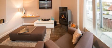 Apartment, 1 Bedroom, Balcony | Living area