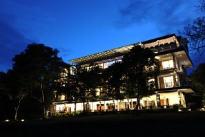 Façade de l’hébergement - soirée/nuit