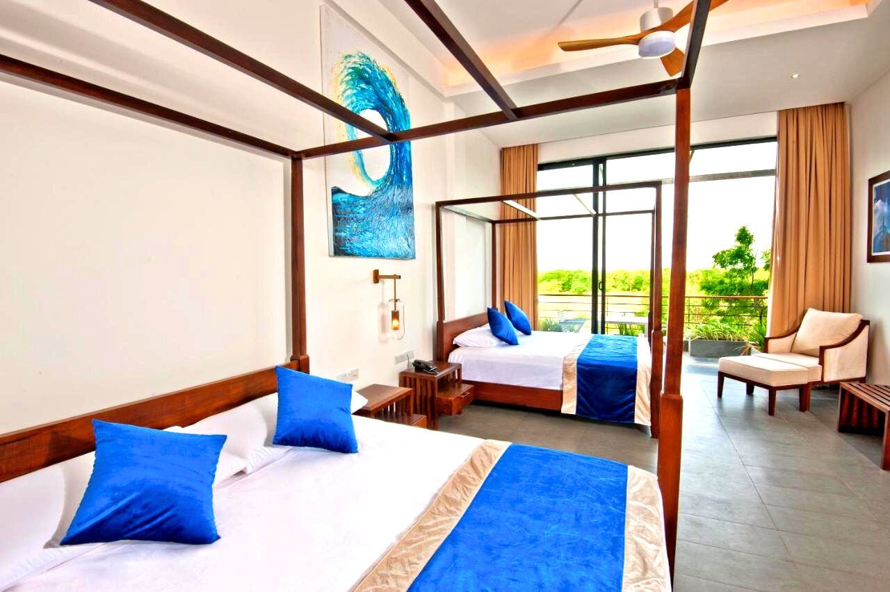 Ropa de cama de alta calidad, minibar y escritorio 