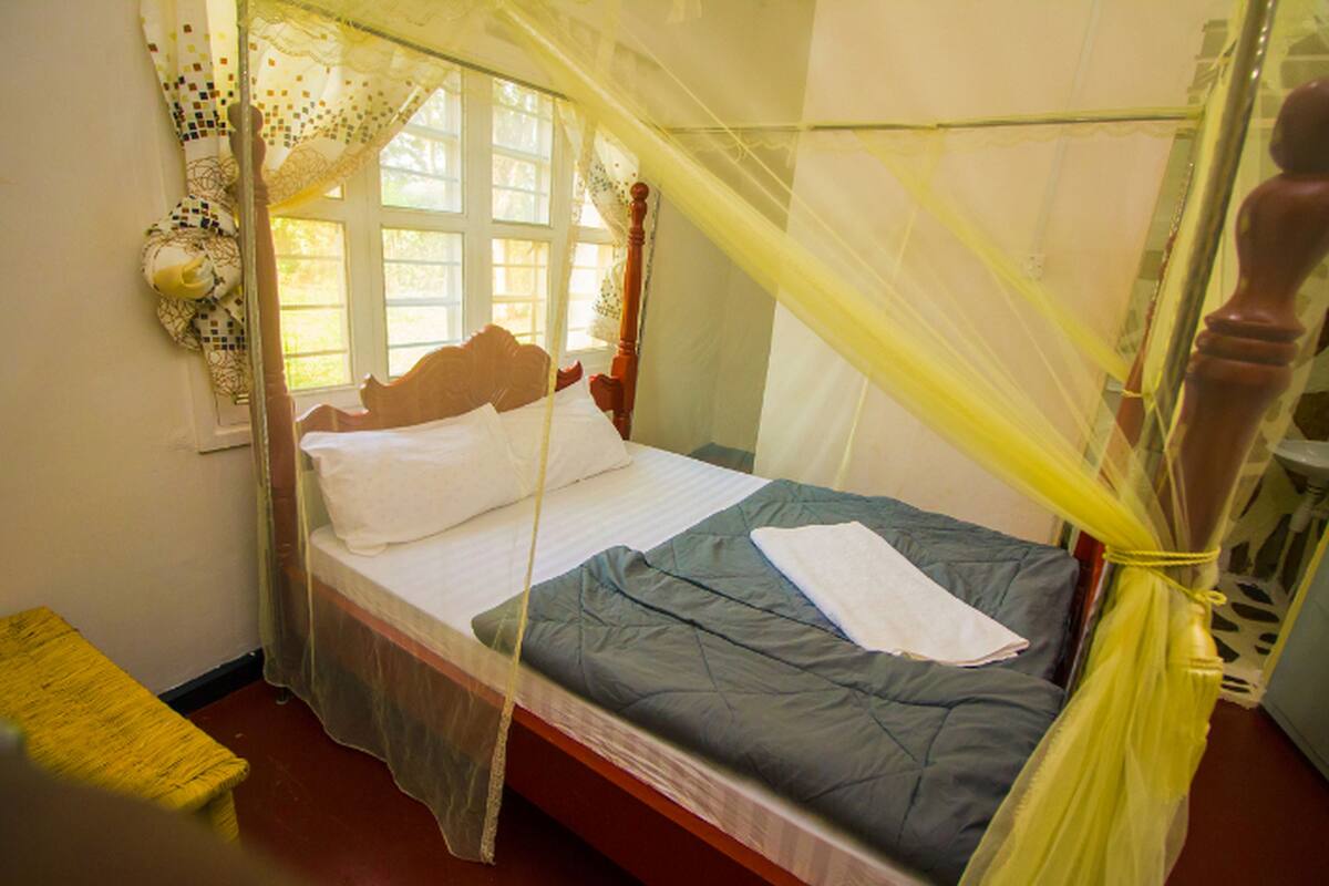 3 bedrooms, bed sheets