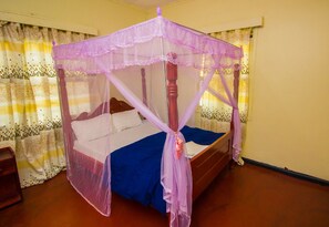 3 bedrooms, bed sheets