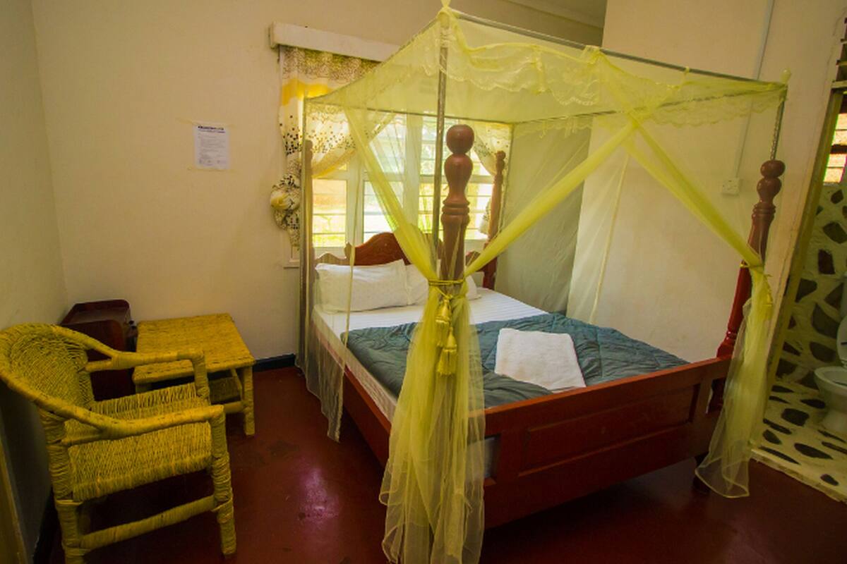 3 bedrooms, bed sheets