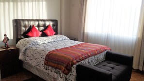 3 chambres, fer et planche à repasser, Wi-Fi, draps fournis