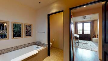 Condo (The Lincoln 402) | Bilik Mandi | Syampu