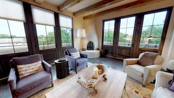 Condo (The Lincoln 402) | Living room | Flat-screen TV, fireplace