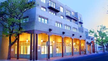 Condo (The Lincoln 402) | Exterior