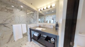Apartment (The Lincoln 503) | Badezimmer