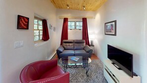 House (Casita Sueno) | Living room | TV - Casita Sueno (Santa Fe)