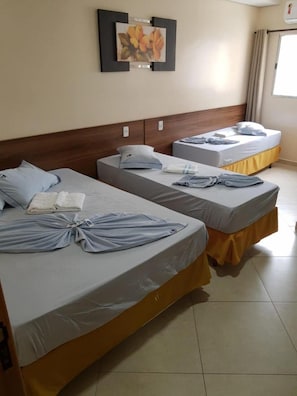 Minibar, gratis wi-fi och sängkläder