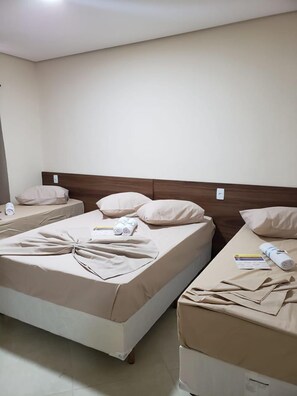 Quadruple Room | Minibar, free WiFi, bed sheets - Luz do Mundo Hotel (Aparecida)