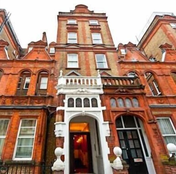 Exterior - 46 Harrington Gardens (London)
